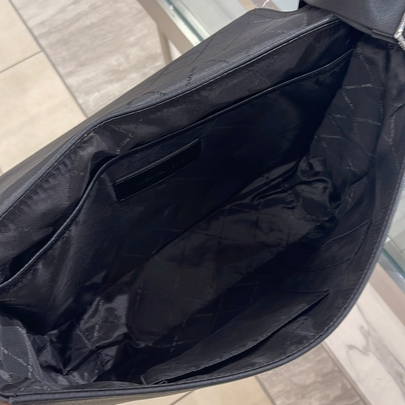 MICHAEL KORS
Cooper Messenger Bag
Black
 NWT - Picture 11 of 16